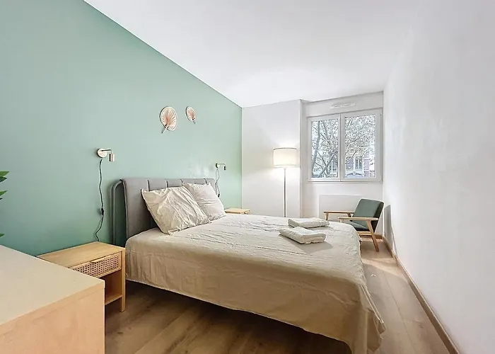 Bubbles & Lights * Épernay